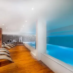 **** Hotel Montaigne & Frankreich